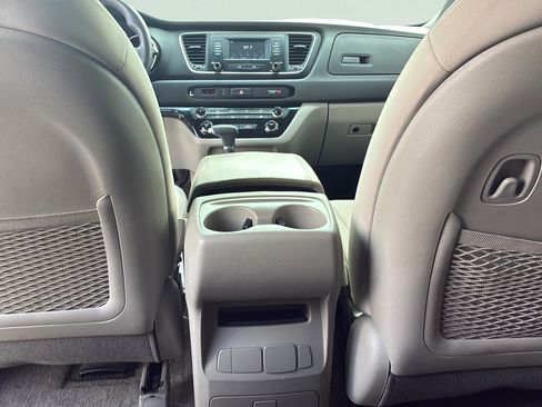 Used 2018 Kia Sedona L FWD image 26