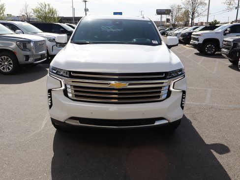 Used 2024 Chevrolet Tahoe High Country AWD/4WD image 3
