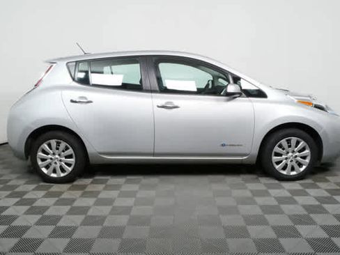 Used 2017 Nissan Leaf S w/ Charge Package FWD image 2