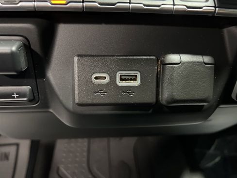 Used 2023 Chevrolet Silverado 1500 Custom image 31