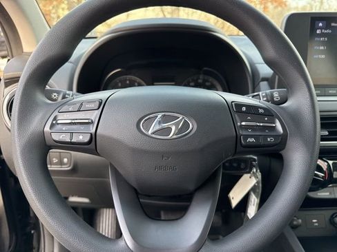 Certified 2022 Hyundai Kona SE image 9
