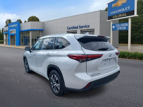 Used 2023 Toyota Highlander XLE image 5