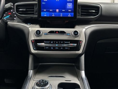 Used 2023 Ford Explorer XLT w/ Equipment Group 202A AWD/4WD image 26