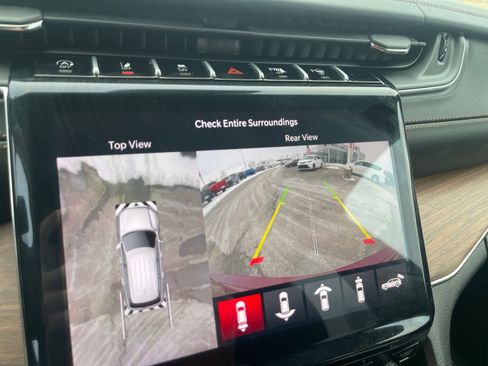 Used 2025 Jeep Grand Cherokee Summit image 13