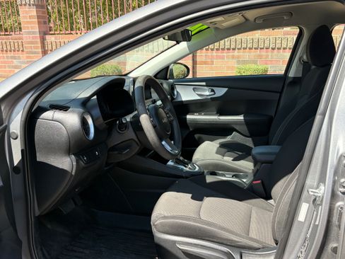 Used 2020 Kia Forte LXS FWD image 6