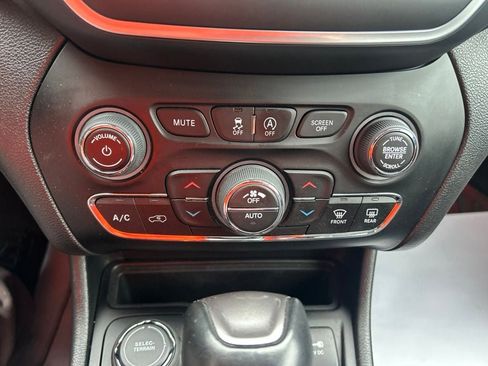 Used 2023 Jeep Cherokee Altitude Lux AWD/4WD image 18