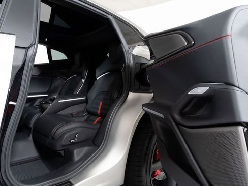 Used 2024 Ferrari Purosangue image 32