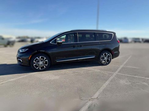 New 2026 Chrysler Pacifica Pinnacle image 5