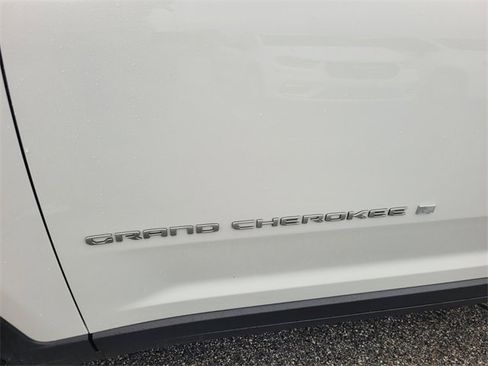 New 2026 Jeep Grand Cherokee Limited w/ Luxury Tech Group II image 3
