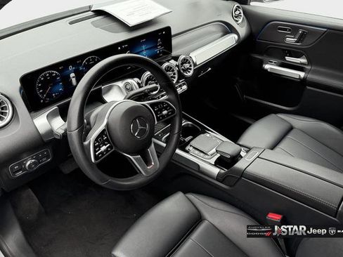 Used 2022 Mercedes-Benz GLB 250 4MATIC w/ Premium Package Lite image 11