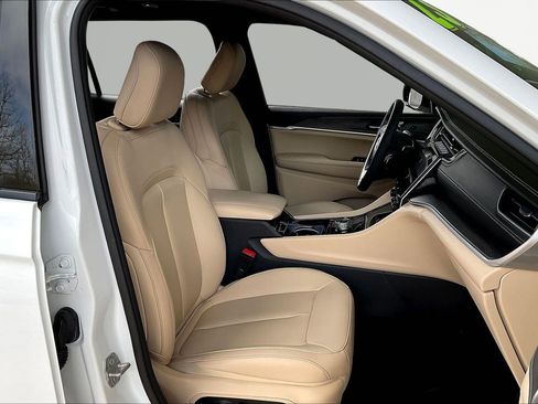 Used 2023 Jeep Grand Cherokee L Limited image 29