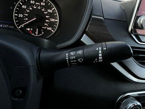 Used 2025 Nissan Altima 2.5 SV image 35