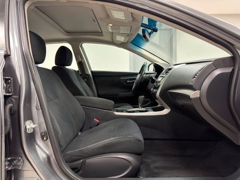 Used 2015 Nissan Altima 2.5 SV w/ Convenience Package image 10