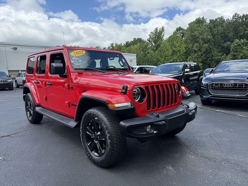 Used 2022 Jeep Wrangler Unlimited Sahara AWD/4WD image 7
