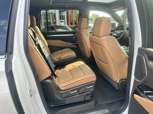 Used 2025 Cadillac Escalade ESV Premium Luxury w/ LPO, Radiant Package AWD/4WD image 13