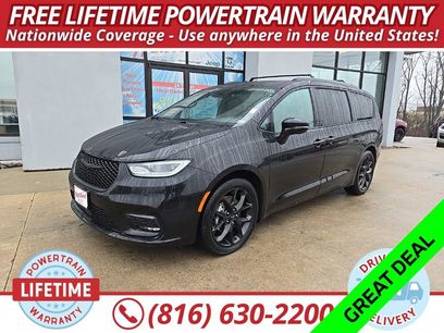 Used 2025 Chrysler Pacifica Limited