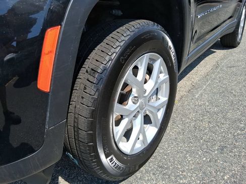 Used 2023 Jeep Grand Cherokee Limited AWD/4WD image 7