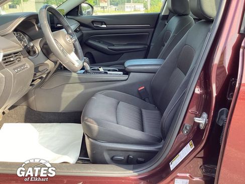 Used 2024 Nissan Altima 2.5 SV w/ SV Premium Package FWD image 11