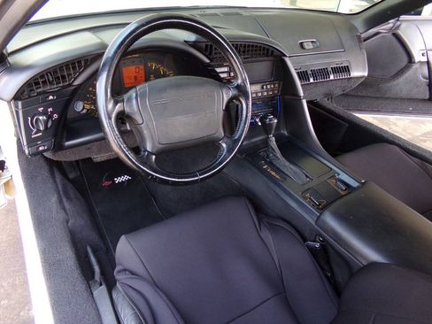 Used 1992 Chevrolet Corvette Convertible RWD image 16