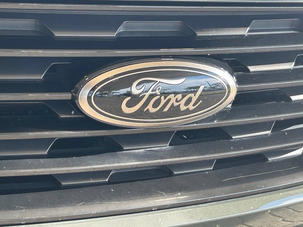Used 2024 Ford Edge SE w/ Black Appearance Package AWD/4WD image 17