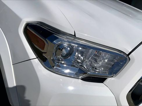 Used 2022 Toyota Tacoma SR5 w/ Technology Package image 26