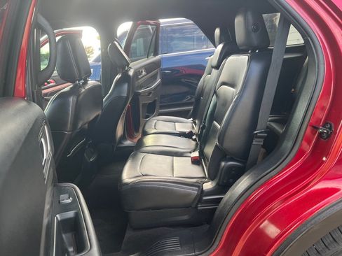 Used 2019 Ford Explorer XLT w/ Equipment Group 202A FWD image 15