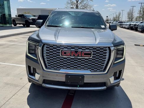 Used 2022 GMC Yukon Denali w/ Denali Premium Package AWD/4WD image 5