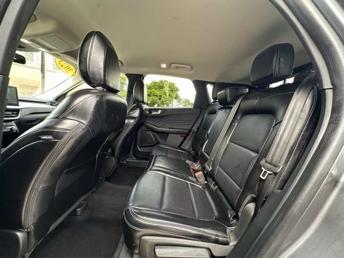Used 2023 Ford Escape Platinum AWD/4WD image 38