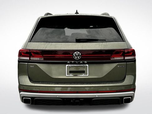 Used 2025 Volkswagen Atlas Peak Edition SE image 5