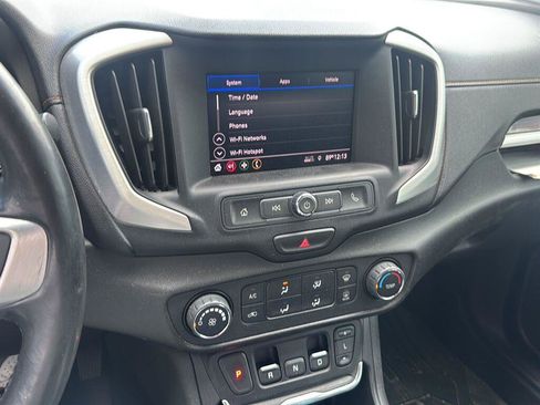 Used 2020 GMC Terrain SLE w/ Elevation Edition FWD image 3