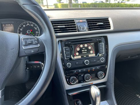 Used 2013 Volkswagen Passat 2.5 SE FWD image 31