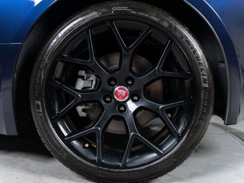 Used 2018 Jaguar F-TYPE Coupe RWD image 12