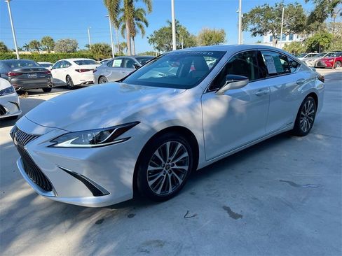 Certified 2020 Lexus ES 300h w/ Premium Package image 3