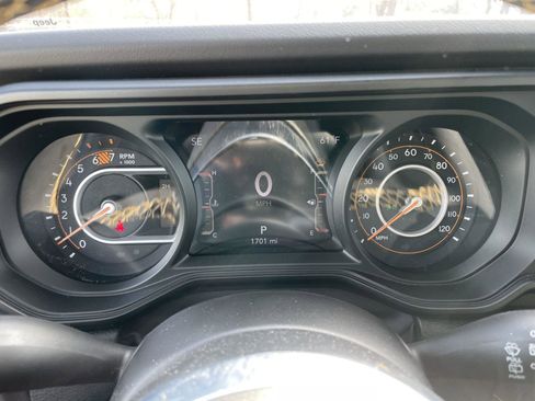 Used 2024 Jeep Wrangler Sahara w/ Safety Group image 17