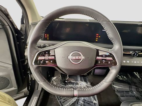 Used 2023 Nissan Ariya AWD image 11