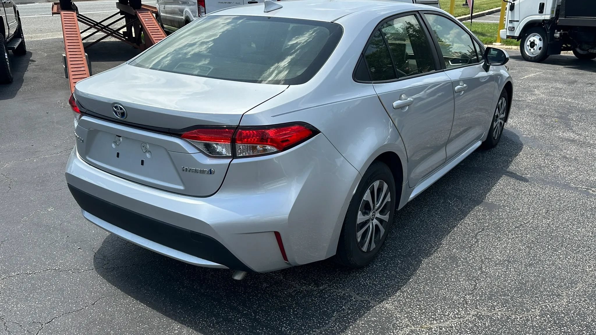 Used 2022 Toyota Corolla LE w/ Premium Interior Package FWD image 5