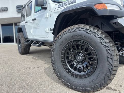 Used 2026 Jeep Wrangler Unlimited Sport AWD/4WD image 3