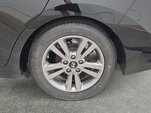 Used 2017 Hyundai Elantra Value Edition FWD image 30