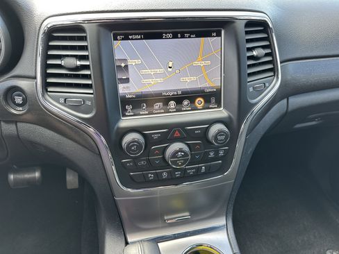Used 2017 Jeep Grand Cherokee Altitude image 23
