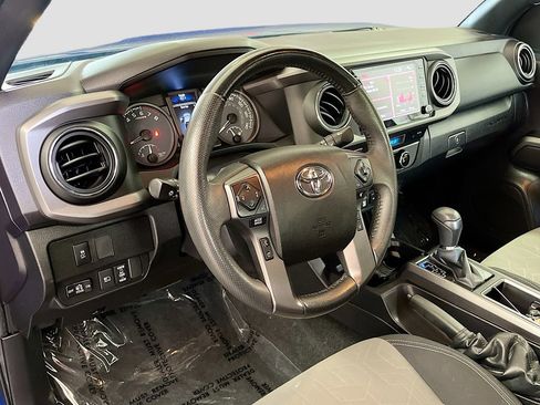 Used 2023 Toyota Tacoma TRD Off-Road AWD/4WD image 9