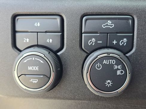 Used 2024 Chevrolet Silverado 2500 LT image 28