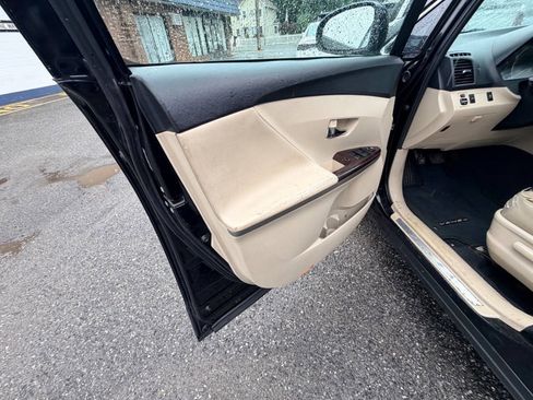 Used 2010 Toyota Venza AWD w/ Convenience Pkg image 38
