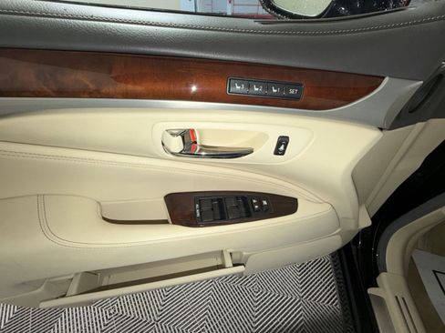 Used 2016 Lexus LS 460 w/ Comfort Package image 15