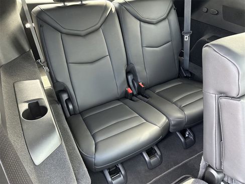 New 2025 Cadillac XT6 Luxury image 36