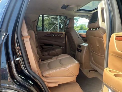 Used 2016 Cadillac Escalade Platinum image 31