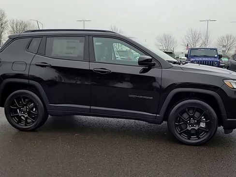 New 2026 Jeep Compass Latitude image 9