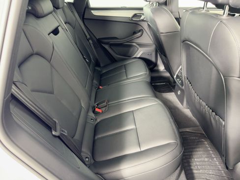 Certified 2026 Porsche Macan AWD/4WD image 29