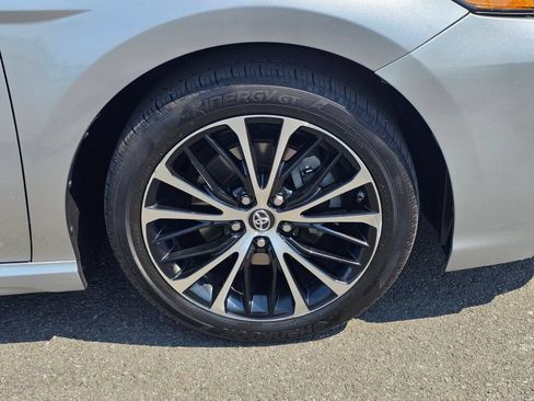 Used 2018 Toyota Camry SE w/ Moonroof Package FWD image 32