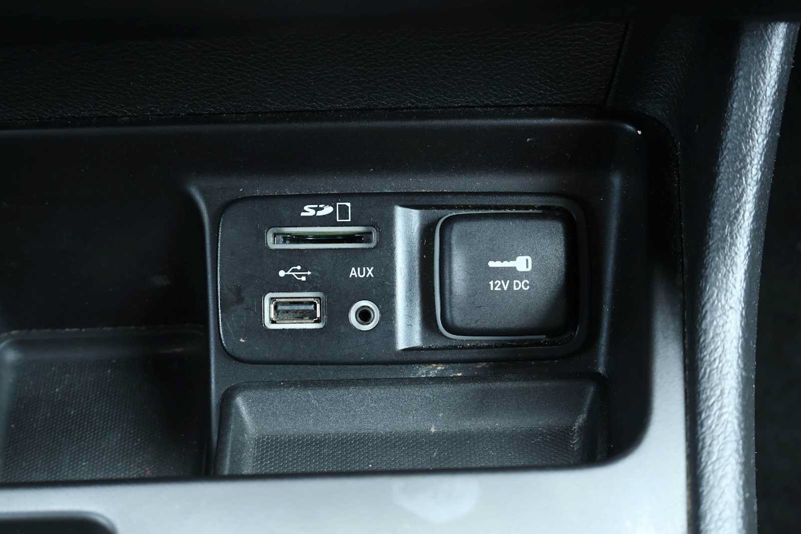 Used 2017 Jeep Cherokee Sport FWD image 26