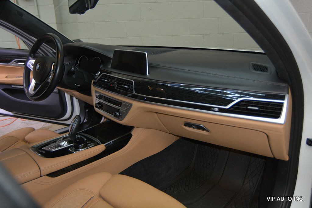 Used 2017 BMW 750i xDrive AWD/4WD image 12